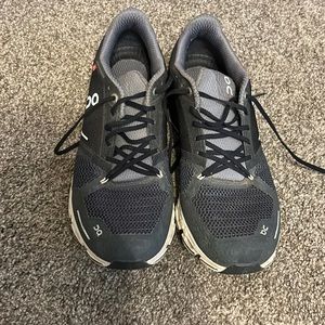 On cloudflyer running shoes